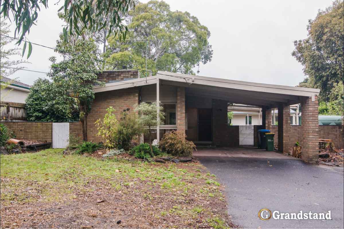 Large Family Home in Wantirna! 3 bedroom main residence plus 2 bedroom granny flat